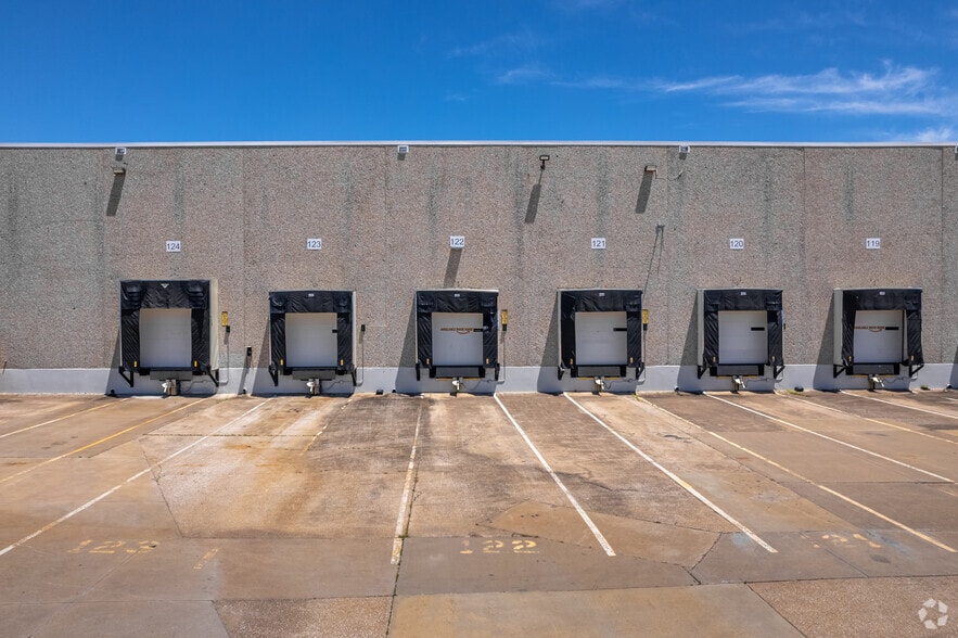 8901 Forney Rd, Dallas, TX for lease - Building Photo - Image 2 of 6