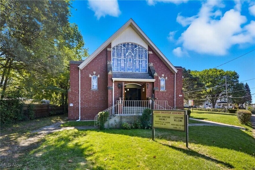742 Johnston St, Akron, OH à vendre - Photo principale - Image 1 de 13