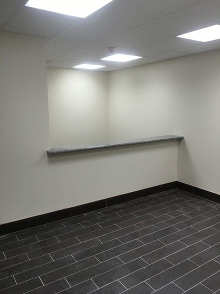 180 Tices Ln, East Brunswick, NJ for lease - Interior Photo - Image 2 of 13