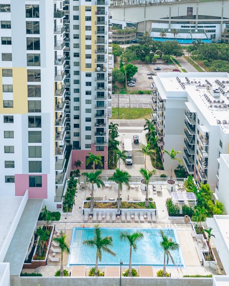 201 17th St S, Saint Petersburg, FL for lease - Building Photo - Image 3 of 16