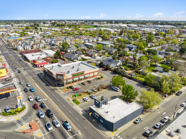 More details for 840 El Camino Ave, Sacramento, CA - Retail for Sale