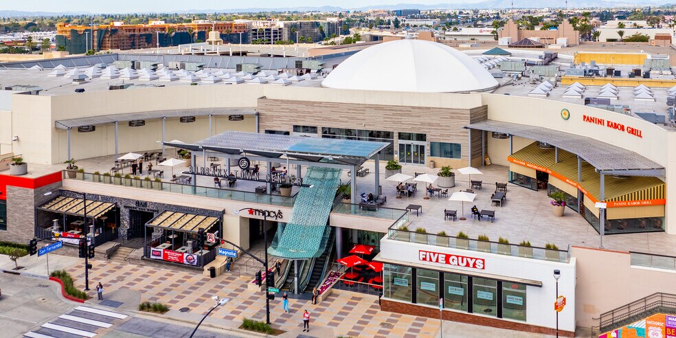 111-245 E Magnolia Blvd, Burbank, CA à louer - Photo du bâtiment - Image 1 de 8