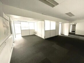 Office in Corbeil-Essonnes for lease Interior Photo- Image 2 of 5