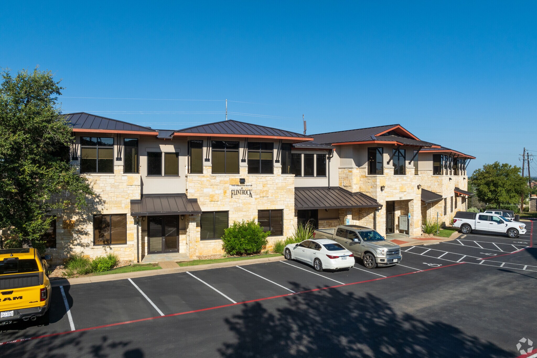 2802 Flintrock Trce, Austin, TX à louer Photo du bâtiment- Image 1 de 42