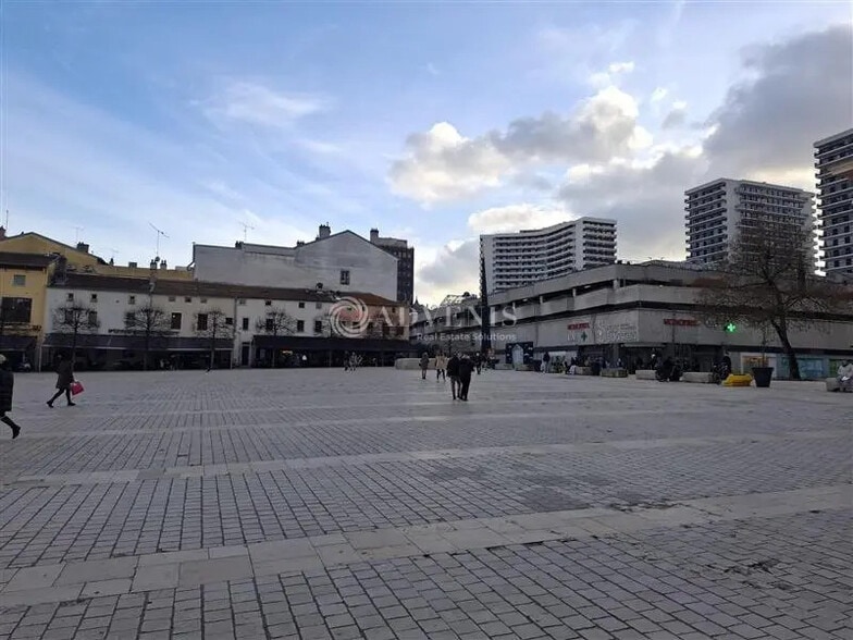 Office in Nancy for lease - Building Photo - Image 2 of 6