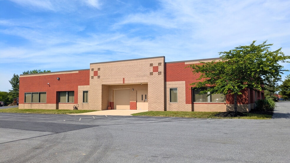 6405 Flank Dr, Harrisburg, PA for sale - Building Photo - Image 3 of 31