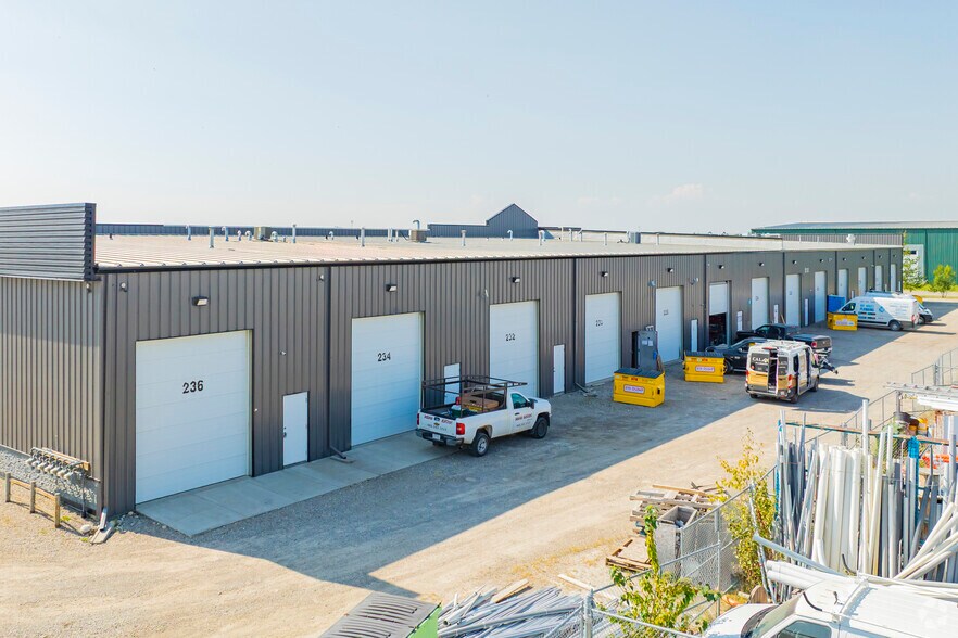 212-236 Initiative Ave SE, Rocky View No 44, AB for lease - Building Photo - Image 2 of 60