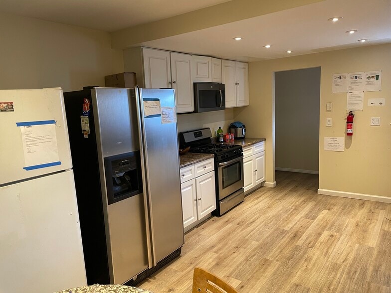 1260 Glacier Dr, Milpitas, CA for sale - Interior Photo - Image 3 of 11
