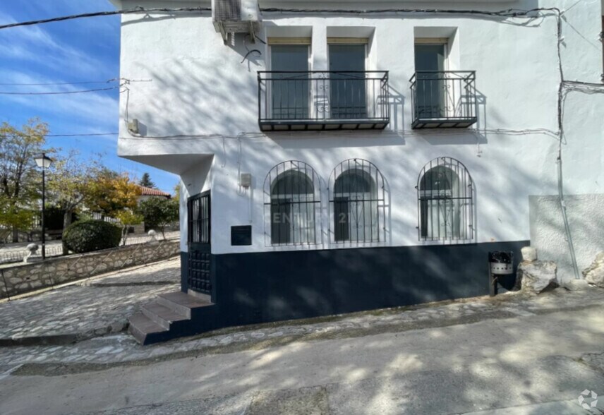 Commerce de détail dans Pozuelo del Rey, Madrid à vendre - Photo du bâtiment - Image 1 de 4