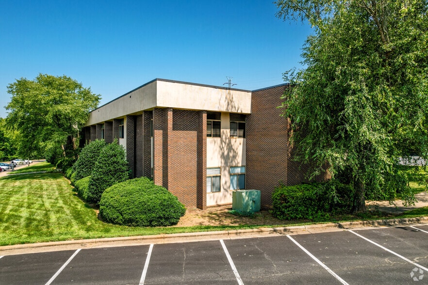 3623 Latrobe Dr, Charlotte, NC à vendre - Photo du bâtiment - Image 2 de 14