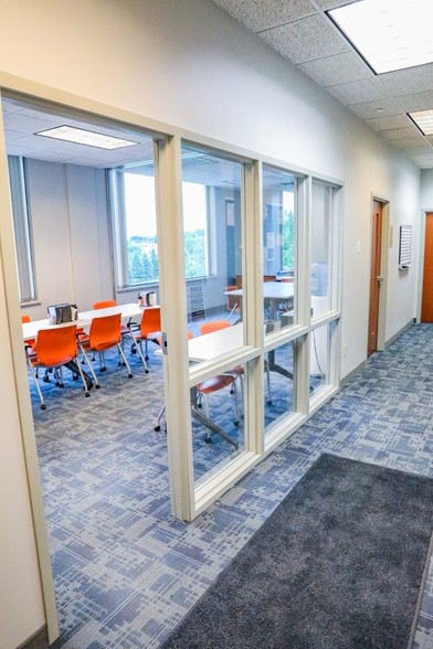 1605 Heritage Dr, Northfield, MN for lease - Interior Photo - Image 2 of 40