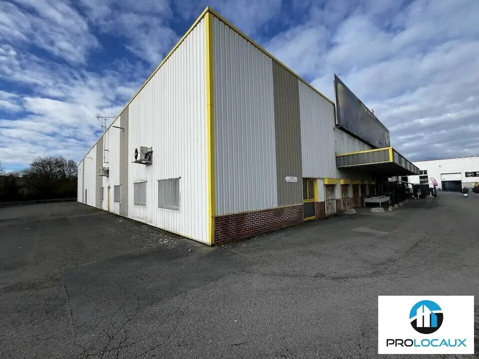 Flex in Saint-Maximin for lease Building Photo- Image 1 of 11