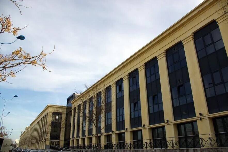 Office in Seville, Sevilla for sale - Building Photo - Image 1 of 20