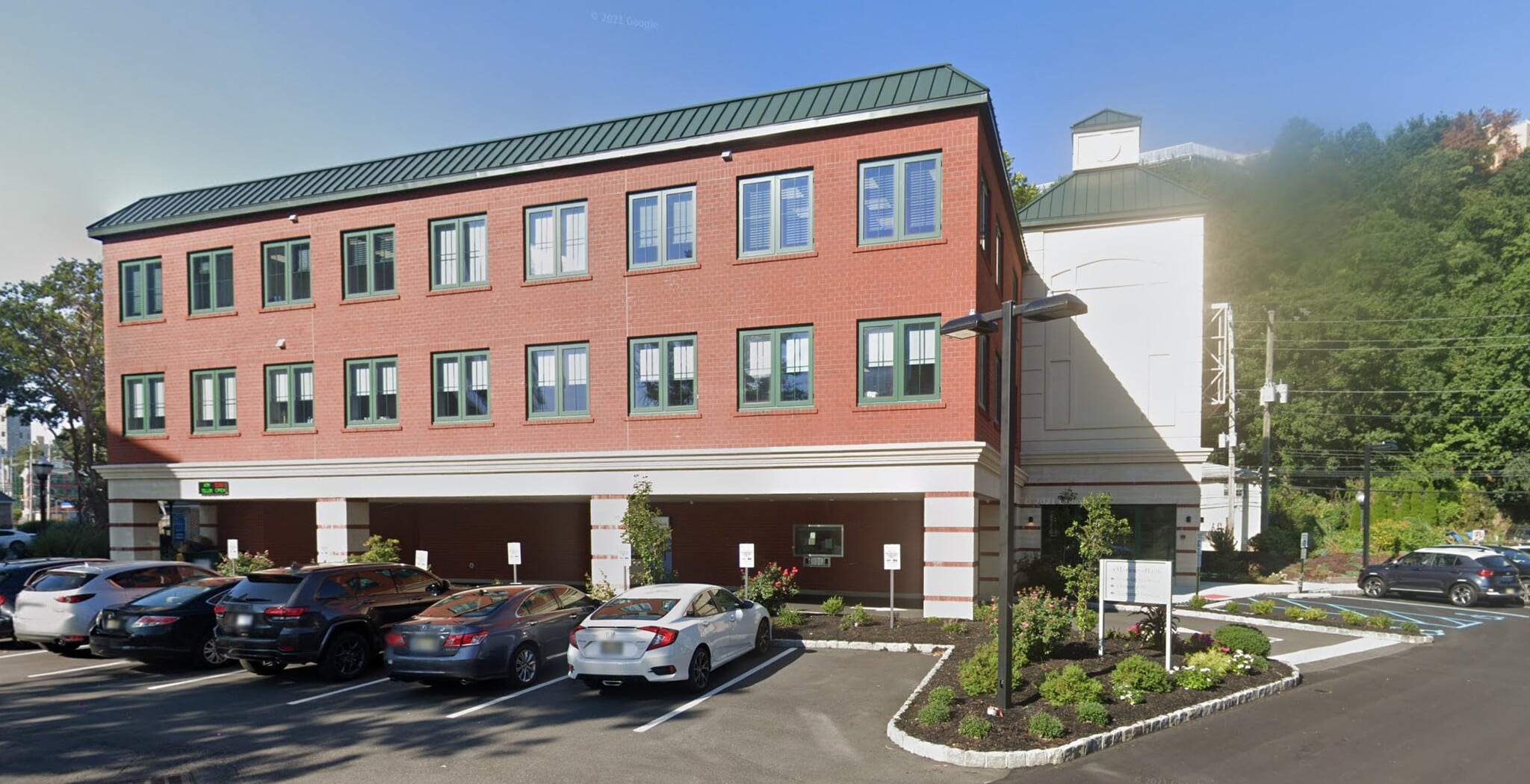 2 Pembroke Pl, Edgewater, NJ for lease Building Photo- Image 1 of 5