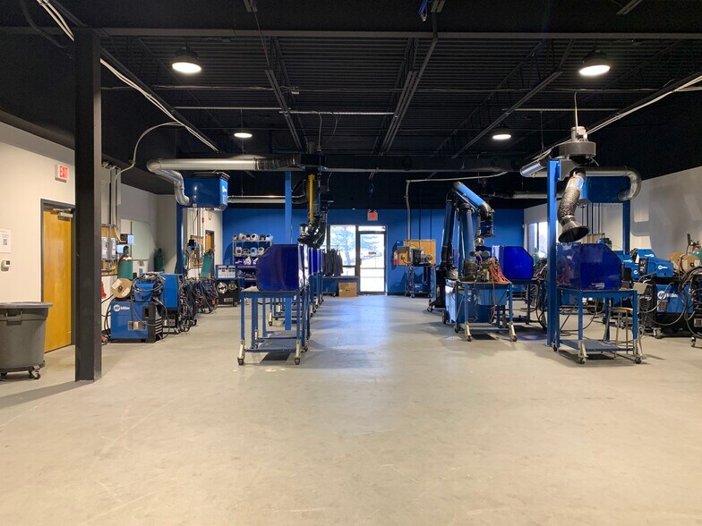 7150 N Park Dr, Pennsauken, NJ for lease - Building Photo - Image 3 of 11