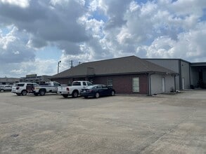 2906 E Napoleon St, Sulphur, LA for lease Interior Photo- Image 2 of 19