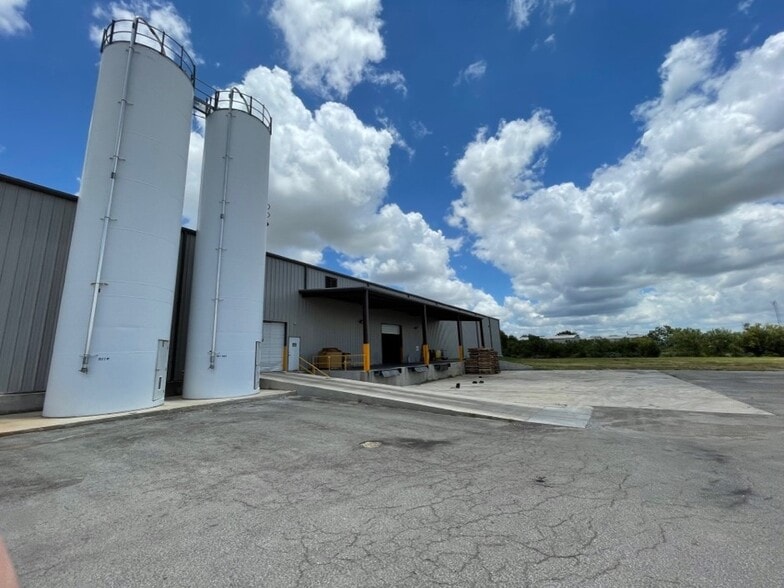 190 Finegan dr, Del Rio, TX for sale - Building Photo - Image 2 of 20