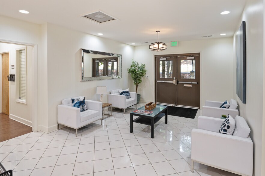 2081 Columbiana Rd, Birmingham, AL à louer - Numérisation 3D de Matterport - Image 2 de 23