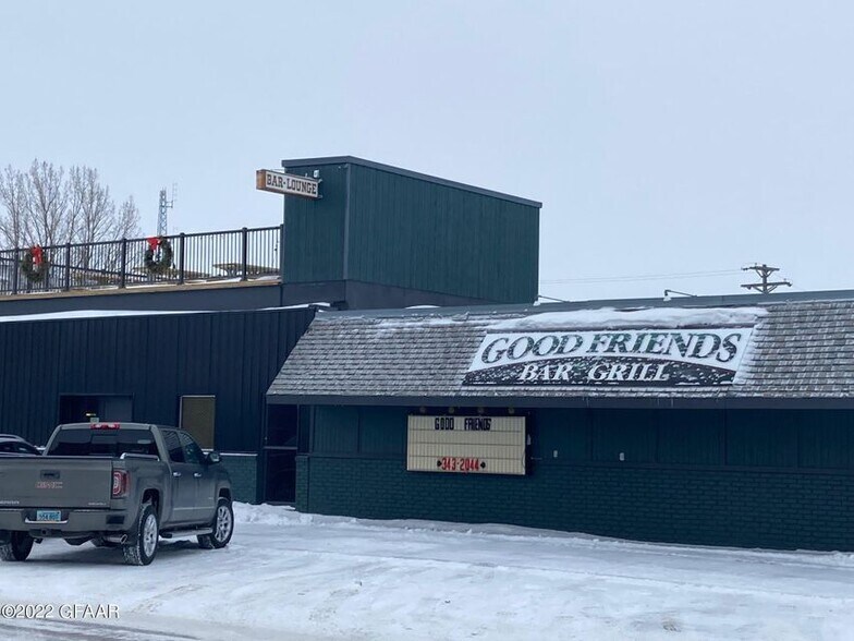 220 Towner Ave, Larimore, ND à vendre - Photo du bâtiment - Image 2 de 23