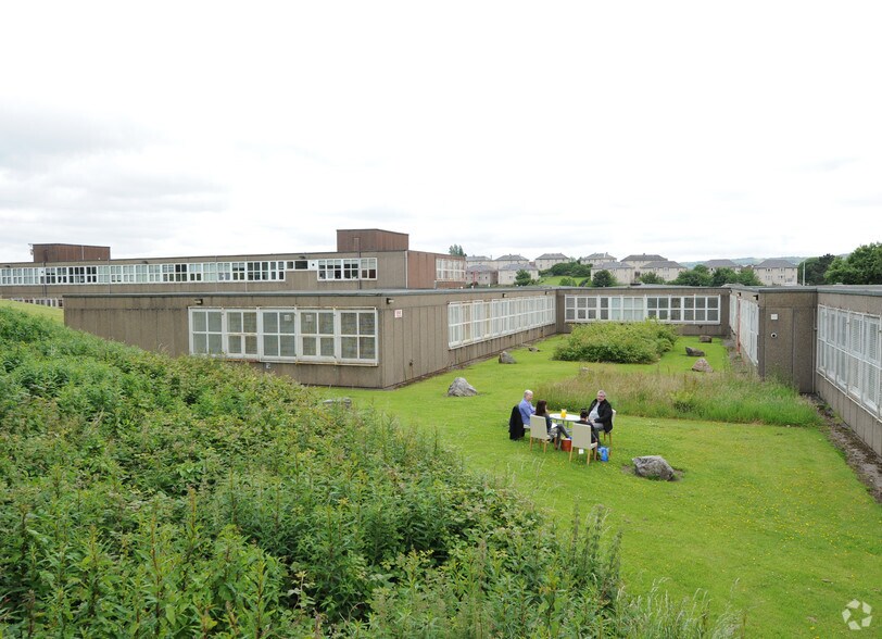 5 Castlehill Rd, Dumbarton à louer - Photo du bâtiment - Image 2 de 4