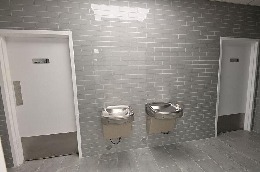 1313 SE Military Dr, San Antonio, TX à louer - Photo du bâtiment - Image 3 de 13