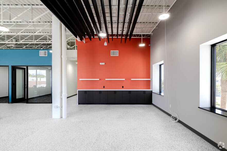 250 Magnolia Ave SW, Winter Haven, FL à louer - Photo intérieure - Image 3 de 21