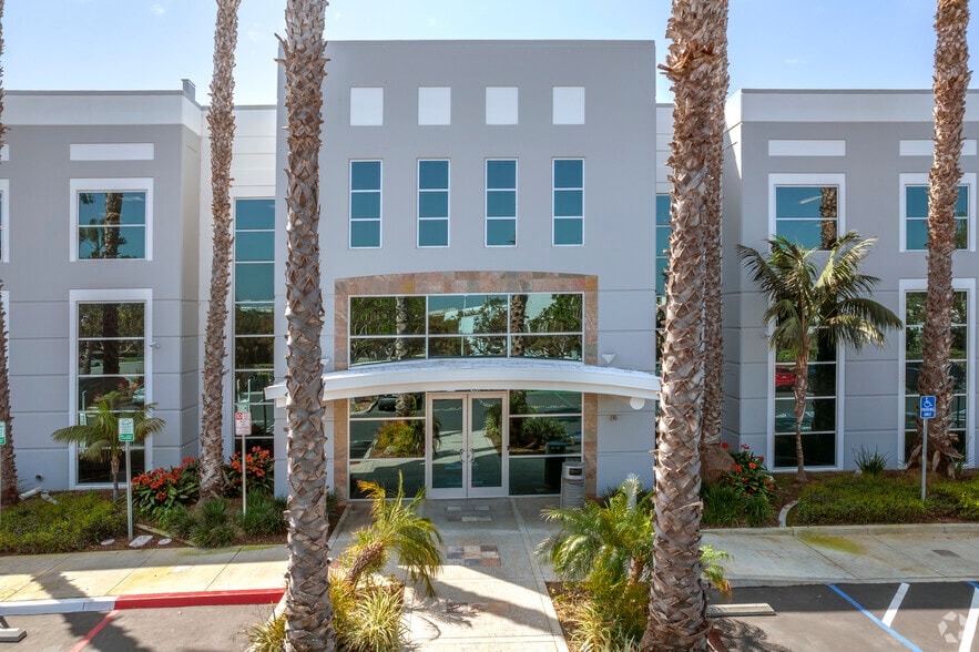 5927 Balfour Ct, Carlsbad, CA à louer - Photo du bâtiment - Image 2 de 8