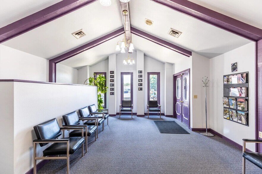 104 W Main St, Mandan, ND à vendre - Photo intérieure - Image 2 de 14