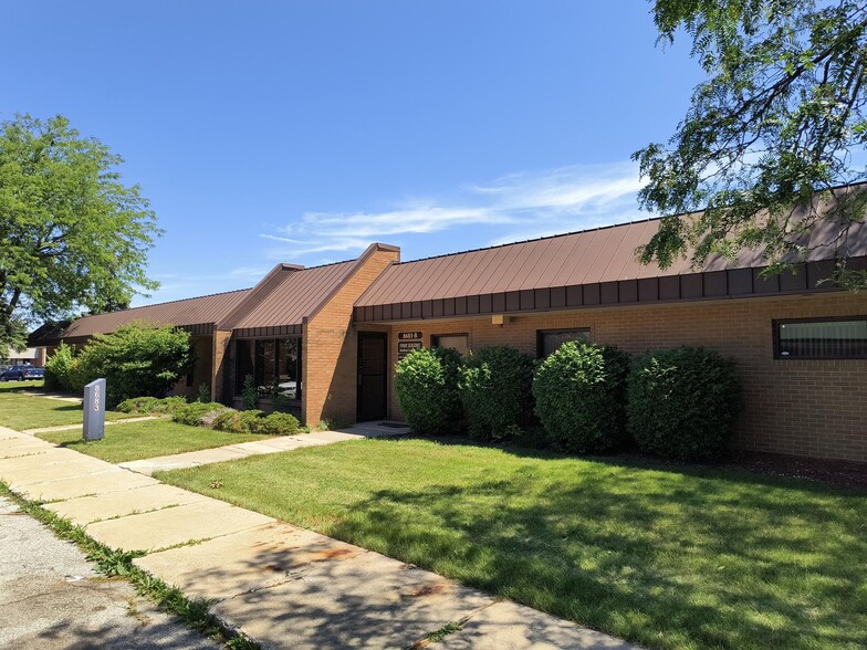 8683 Connecticut St, Merrillville, IN for sale - Building Photo - Image 1 of 6