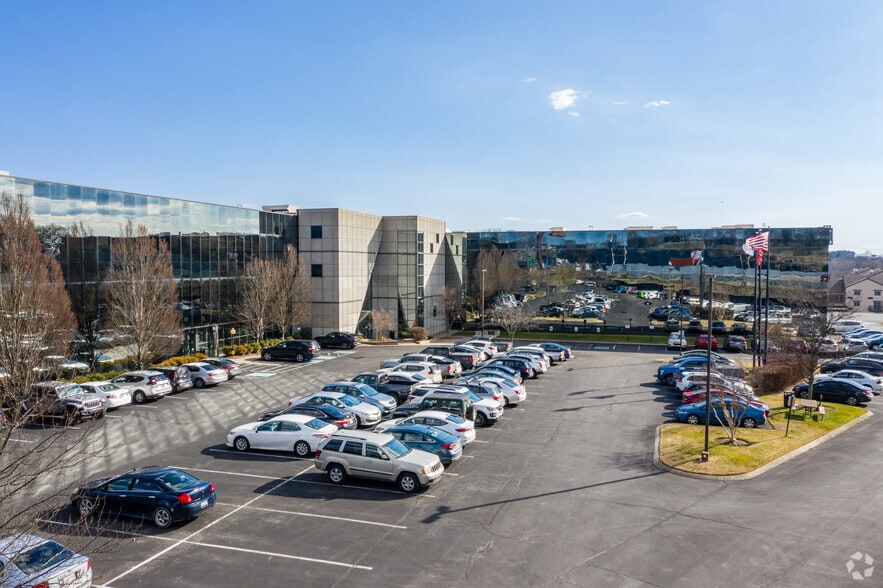 2451 Atrium Way, Nashville, TN à louer - Photo du bâtiment - Image 2 de 13