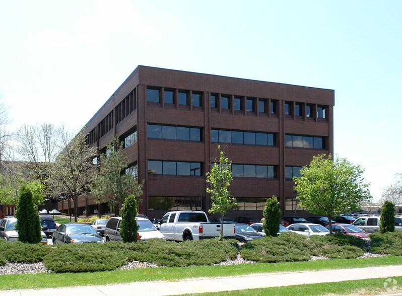 2001 Killebrew Dr, Bloomington, MN for lease - Building Photo - Image 2 of 24