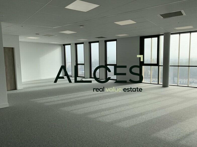 Office in Bordeaux for lease - Interior Photo - Image 3 of 8