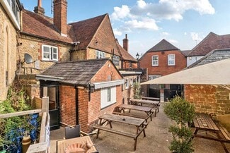 Plus de détails pour 41 Rumbolds Hill, Chichester - Commerce de détail à vendre