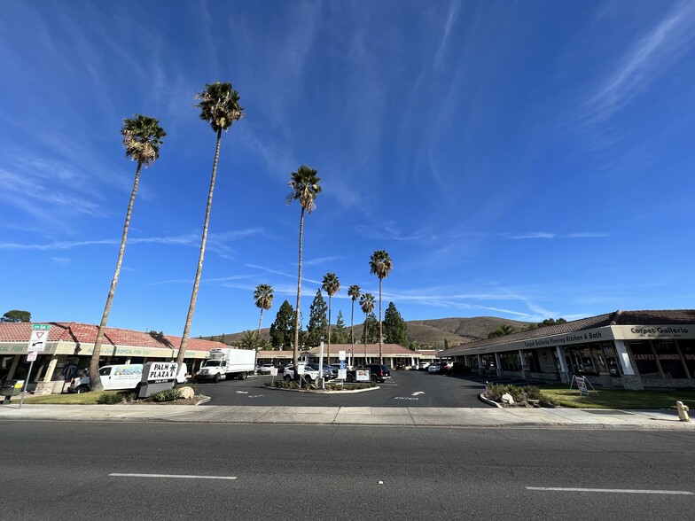 2655-2715 E Thousand Oaks Blvd, Thousand Oaks, CA for lease - Building Photo - Image 2 of 6