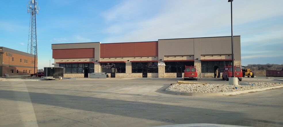 3070-3094 Floyd Blvd, Sioux City, IA for lease - Building Photo - Image 2 of 3