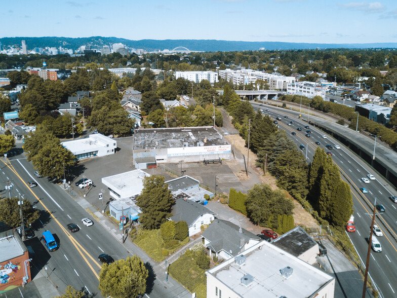 SE 37th & Sandy Redevelopment portfolio of 3 properties for sale on LoopNet.ca - Building Photo - Image 2 of 8