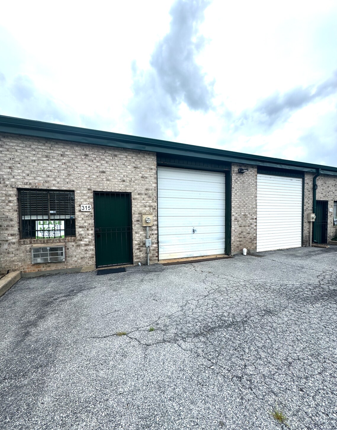 315-316 Robinson Ln, Wilmington, DE for lease Building Photo- Image 1 of 7