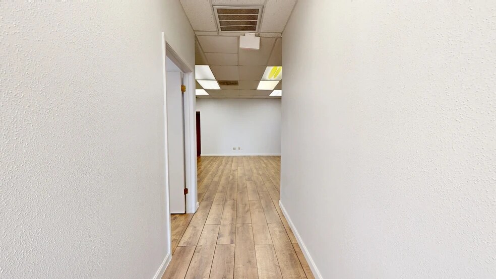 1205 W Carrier Pky, Grand Prairie, TX à louer - Numérisation 3D de Matterport - Image 3 de 24