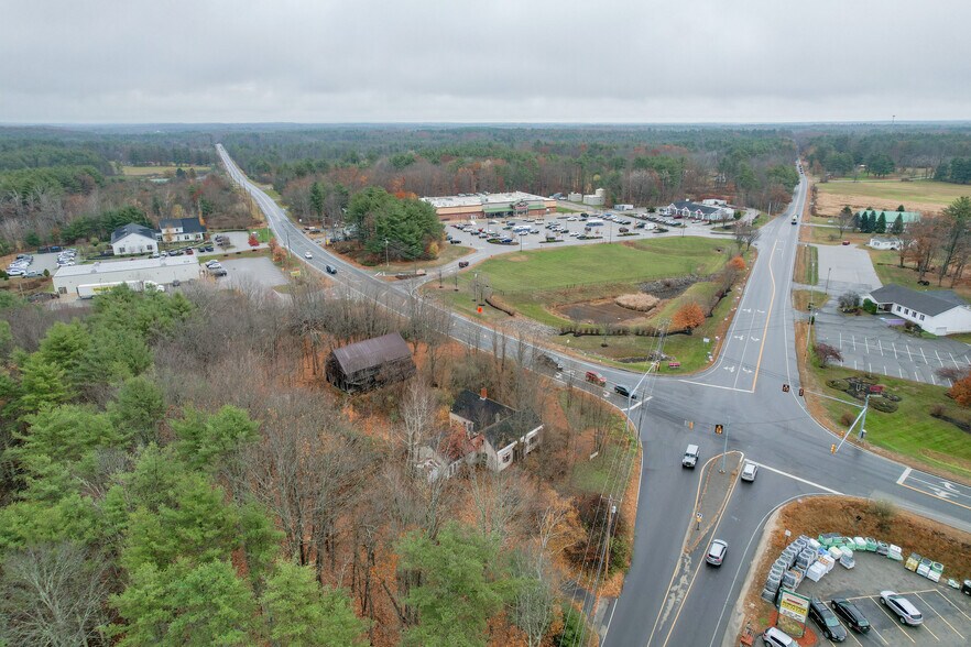 414 Narragansett Trl, Buxton, ME à louer - Photo du bâtiment - Image 2 de 4