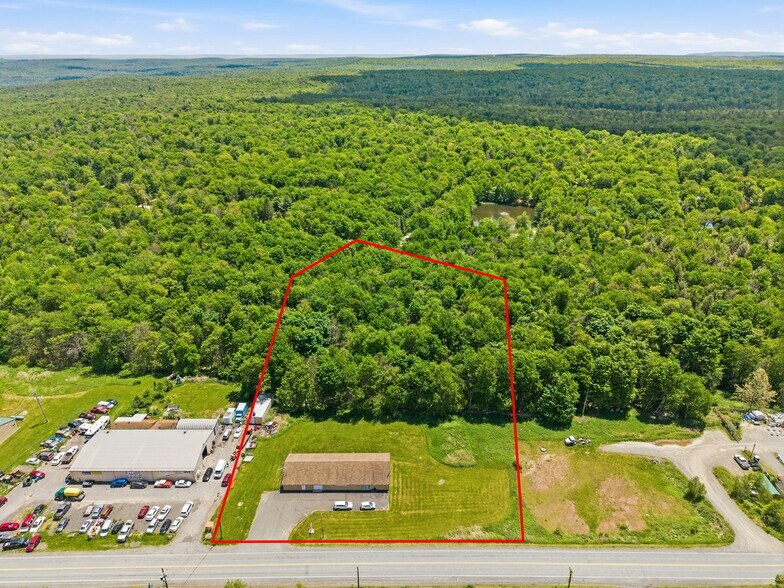 1304 Main St, Gouldsboro, PA à vendre - Photo du bâtiment - Image 2 de 33