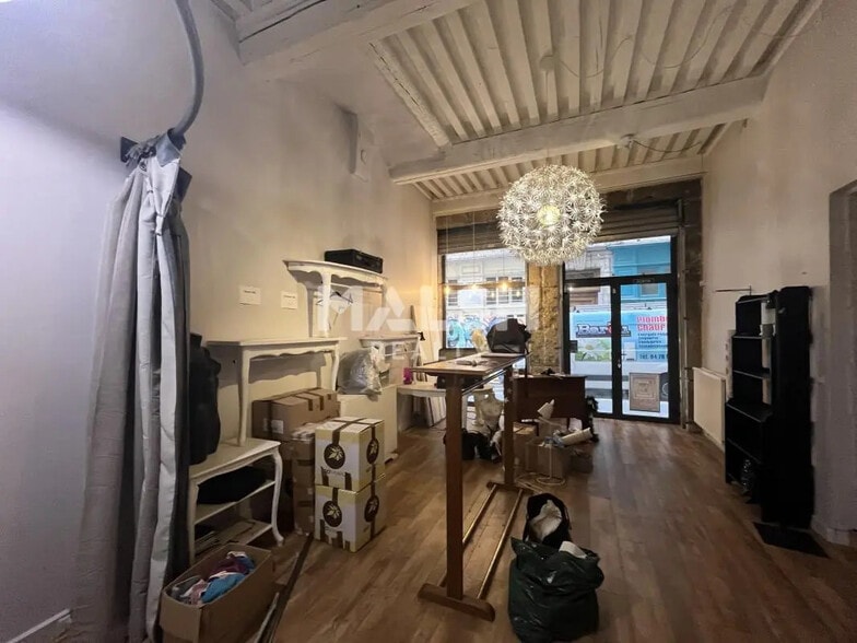 Retail in Lyon for sale - Interior Photo - Image 1 of 6