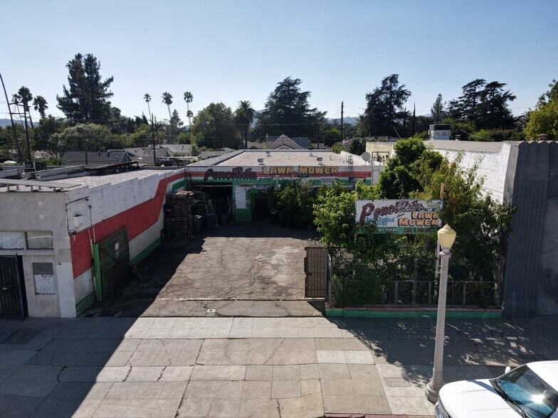 2065 N Fair Oaks Blvd, Pasadena, CA à vendre - Photo du bâtiment - Image 2 de 7