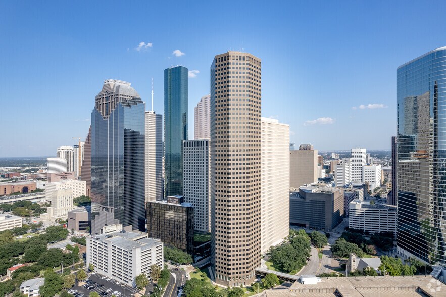 333 Clay St, Houston, TX à louer - Photo du bâtiment - Image 1 de 18