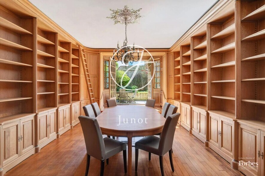 Bureau dans Versailles à vendre - Photo du bâtiment - Image 3 de 16