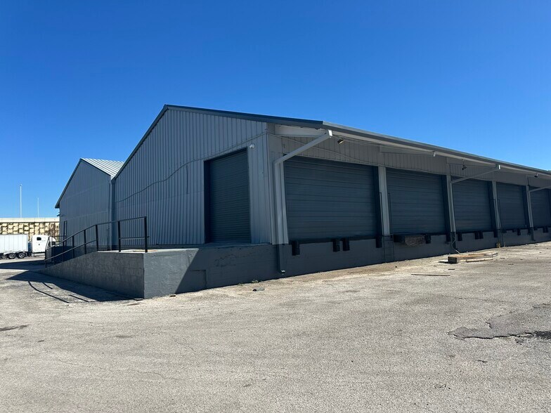 2202 N 38th St, Tampa, FL à louer - Photo du bâtiment - Image 3 de 8