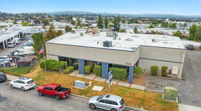 2128 Auto Park Way, Escondido, CA à vendre - Photo du bâtiment - Image 3 de 14