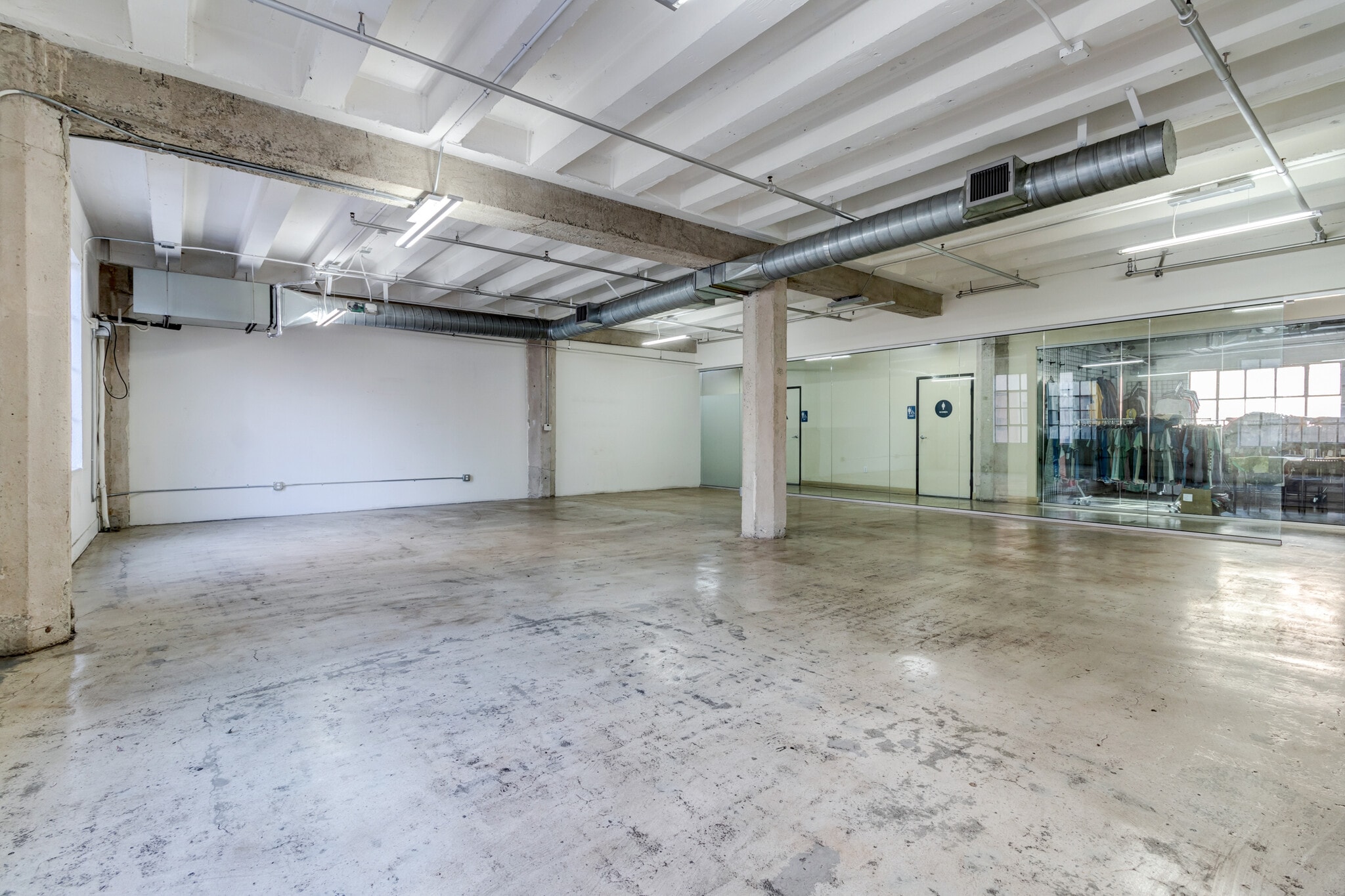 833 S Spring St, Los Angeles, CA for lease Interior Photo- Image 1 of 4