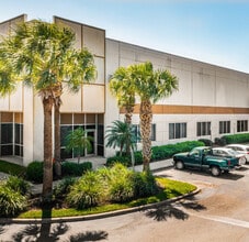 12600 Westlinks Dr, Fort Myers, FL à louer Photo du bâtiment- Image 2 de 5