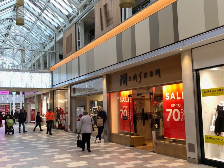 The Square, Camberley for lease - Interior Photo - Image 2 of 9