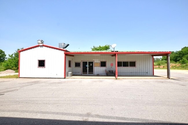 More details for 75174 Hwy 59 Hwy, Stilwell, OK - Retail for Sale